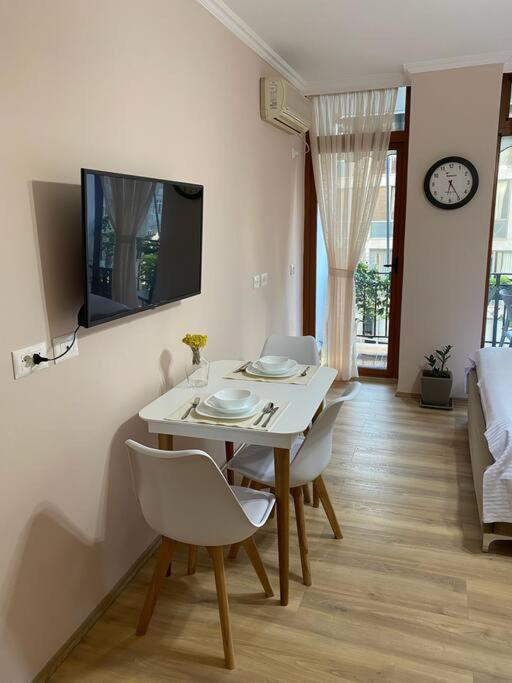 Mimosa'S Apartment With Lovely Balcony Tiranë Ngoại thất bức ảnh