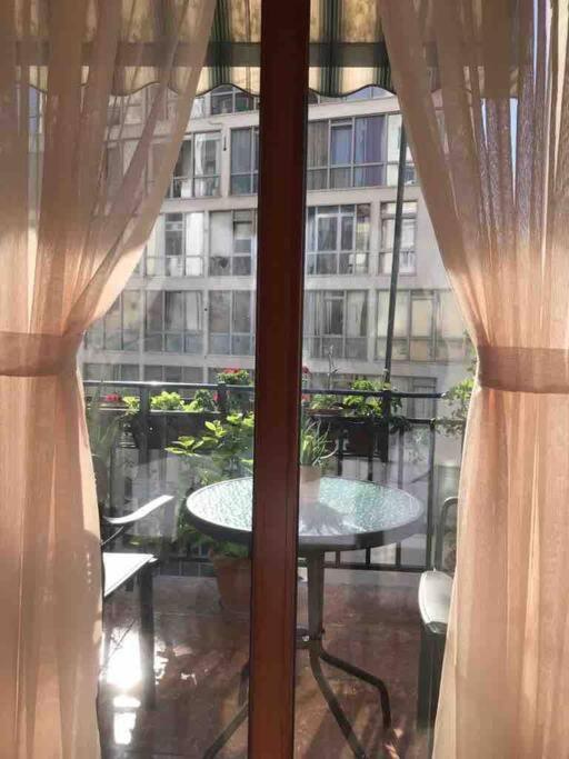 Mimosa'S Apartment With Lovely Balcony Tiranë Ngoại thất bức ảnh